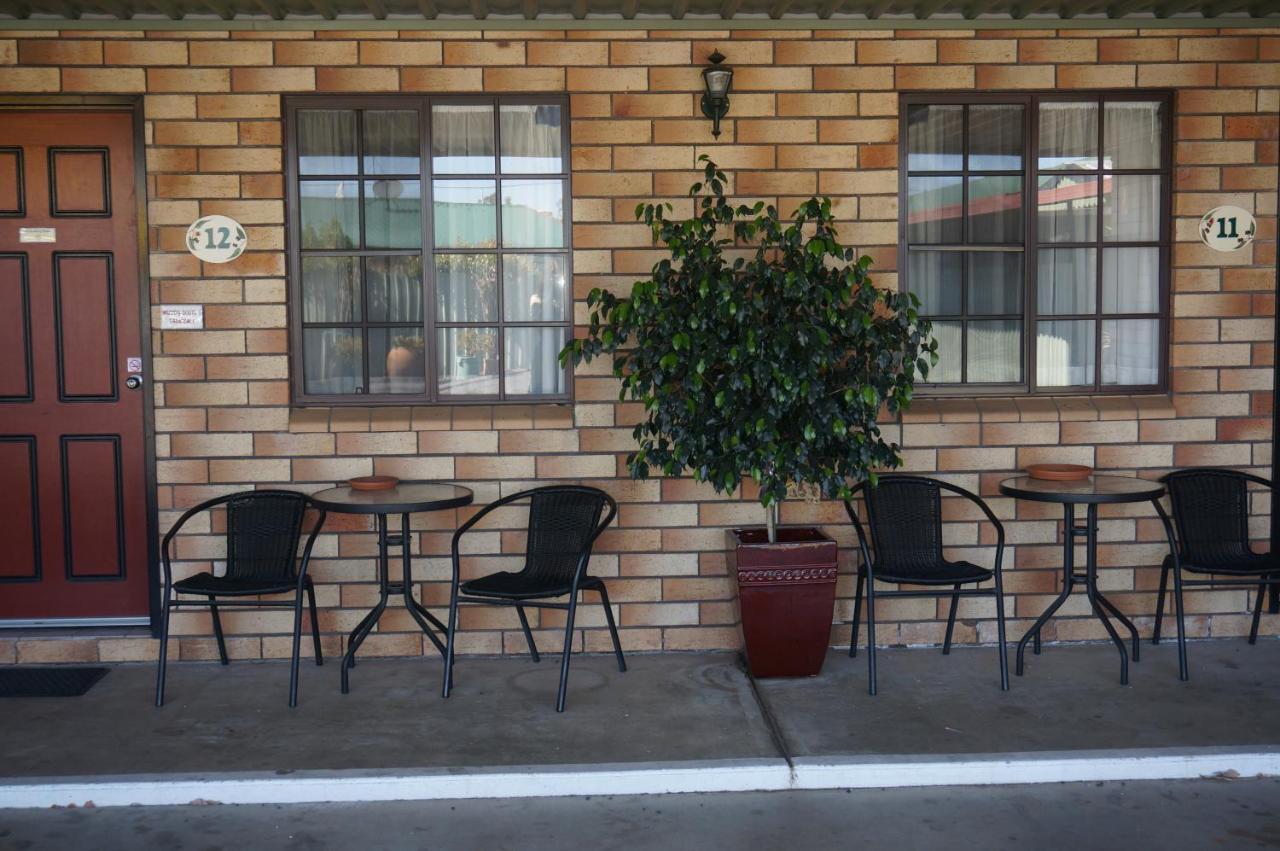 Miles Outback Motel 외부 사진